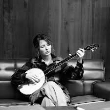 Workshop: Clawhammer Banjo with Nora Brown